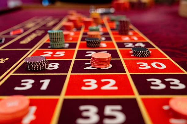 Live roulette table with dealer and multilingual UI overlay